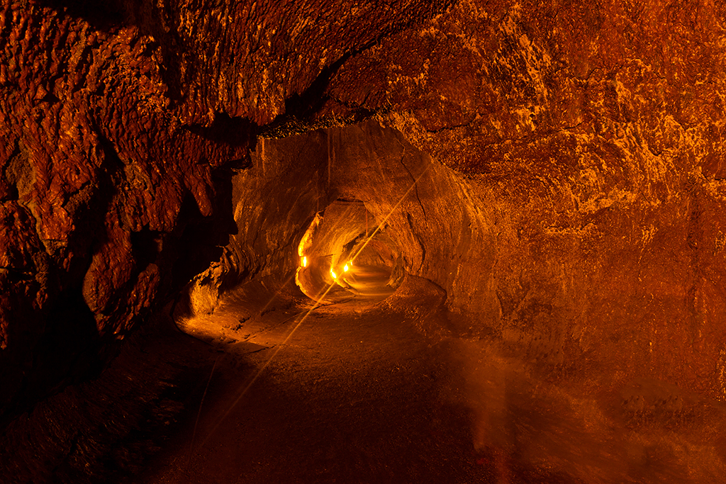 Hawaii - 037.jpg - Thurston Lava Tube, Hawaii Volcanoes National Park